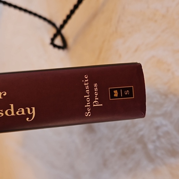 Garth Nix The Keys to the Kingdom Book 4. Sir Thursday Home Accent Cofffe table - Picture 6 of 15